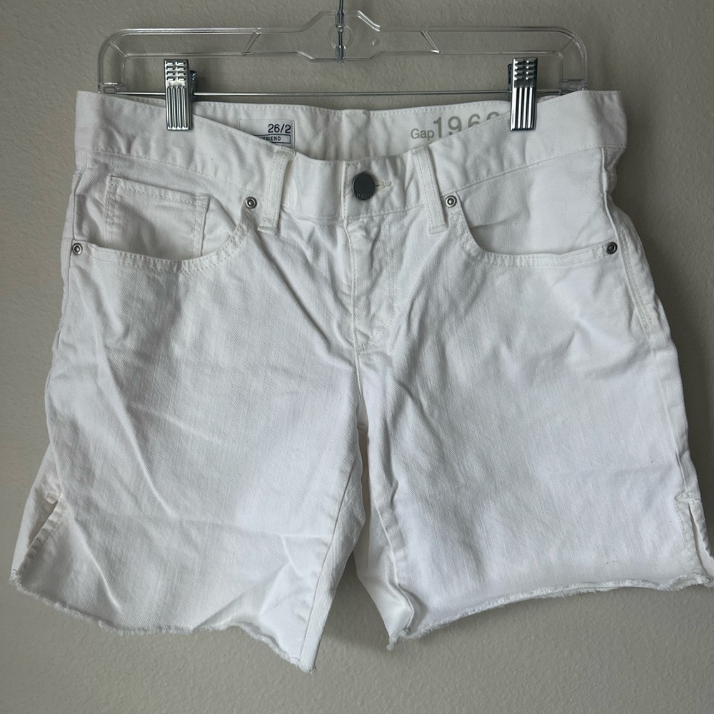 Gap Women's White Denim Shorts - size 26 / 2 - boyfriend fit